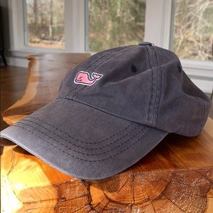 Gently used navy blue Vineyard Vines hat!